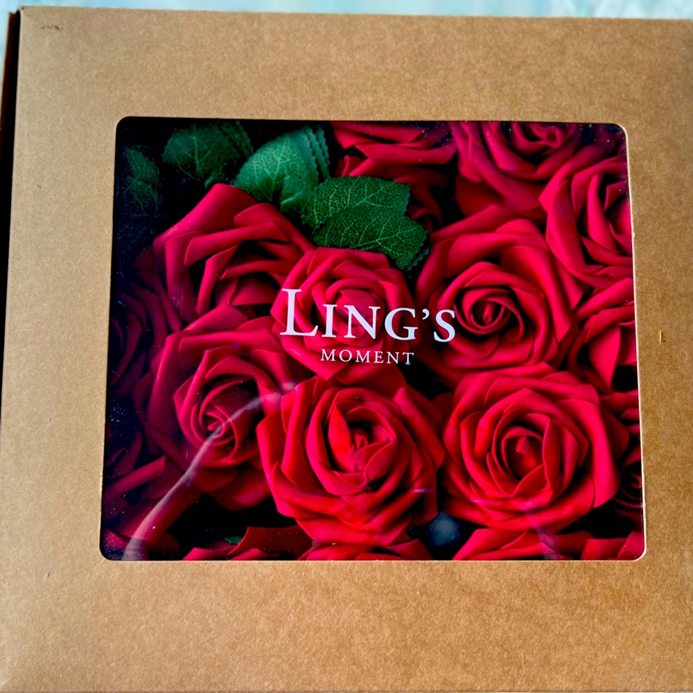 One box of Ling’s Moments Red roses